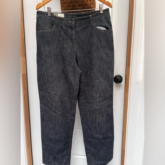 Tilley - Picture 2 of 4